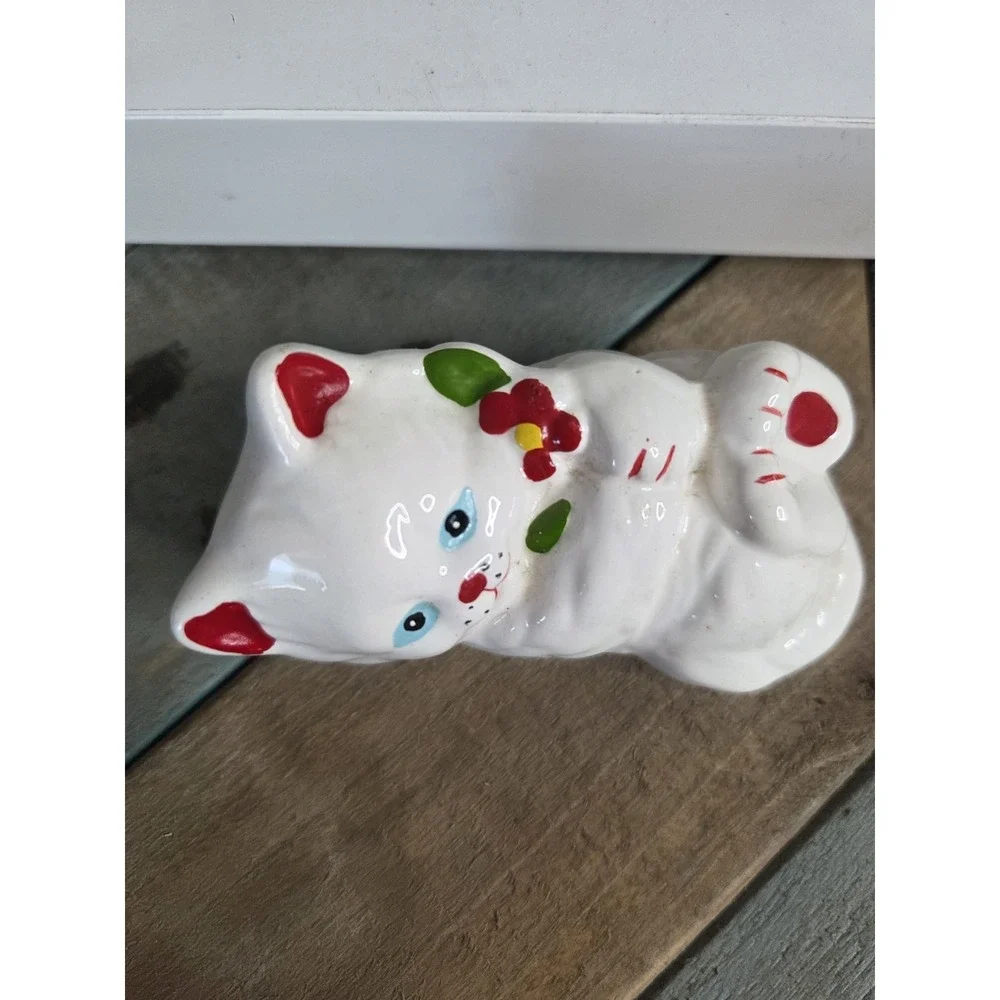 Vintage White Ceramic Kitten Cat Blue eyes Flower Spring‎ Kitty 90s Y2K Laying